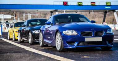 Luxuslimousine und Sportwagen auf der Straße – Autoexport aus Chemnitz Luxuslimousine und Sportwagen auf der Straße – Autoexport aus Chemnitz